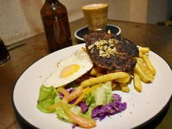 Coffee Smith: Enaknya Menikmati Kopi Filter Flores dengan Chicken Steak Bumbu Kopi