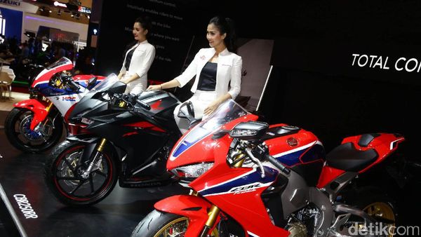 Honda Perkenalkan CBR1000RR Fireblade dan Africa Twin