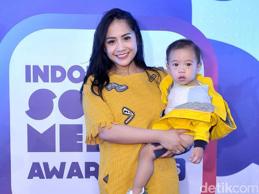Happy-nya Nagita Slavina Bersama Rafathar Happy-nya Nagita Slavina Bersama Rafathar