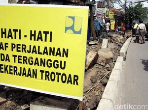 Trotoar Jalan Dewi Sartika Diperlebar Trotoar Jalan Dewi Sartika Diperlebar