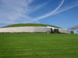 Pemakaman Kuno Irlandia yang Mirip UFO