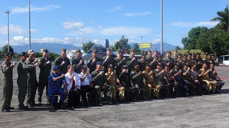 Pilot Tempur AS dan RI Latihan Bersama di Manado, Pertama dalam 19 Tahun Pilot Tempur AS dan RI Latihan Bersama di Manado, Pertama dalam 19 Tahun