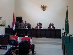 7 Tersangka Pembunuhan Eks Pengikut Dimas Kanjeng Jalani Sidang Perdana