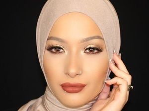 Nura Afia, Hijabers Pertama yang Jadi Brand Ambassador Kosmetik Cover Girl