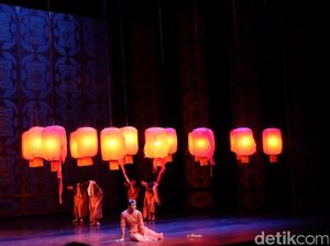 Pertunjukan Balet Tiongkok dan Kisah Lampion Merah Pertunjukan Balet Tiongkok dan Kisah Lampion Merah