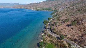 Lewat Jalanan Fotogenik di Sumbawa, Kalau Tidur Rugi