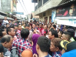 Menolak Kabur Hindari Pendemo, Djarot Justru Mendekat dan Ajak Dialog