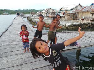 Pacaran & Gandengan Tangan di Wakatobi, Bisa Langsung Dinikahkan!