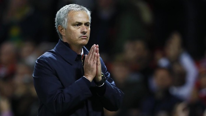 Mourinho Dicerca, Mourinho Dibela