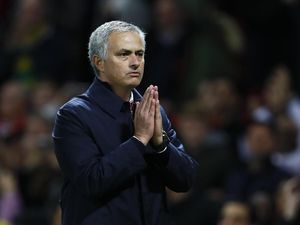 Mourinho Dicerca, Mourinho Dibela