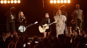 Beyonce Panaskan CMA Awards 2016
