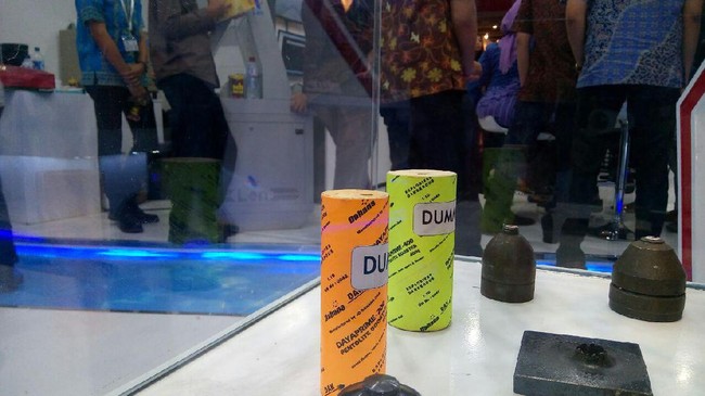 Kecil Cabai Rawit, Dinamit Made In Subang Bisa Bikin Lubang Sedalam 10 Meter Kecil Cabai Rawit, Dinamit Made In Subang Bisa Bikin Lubang Sedalam 10 Meter