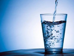 Tak Harus Kangen Water, Dokter Lebih Sarankan Minum Air Putih