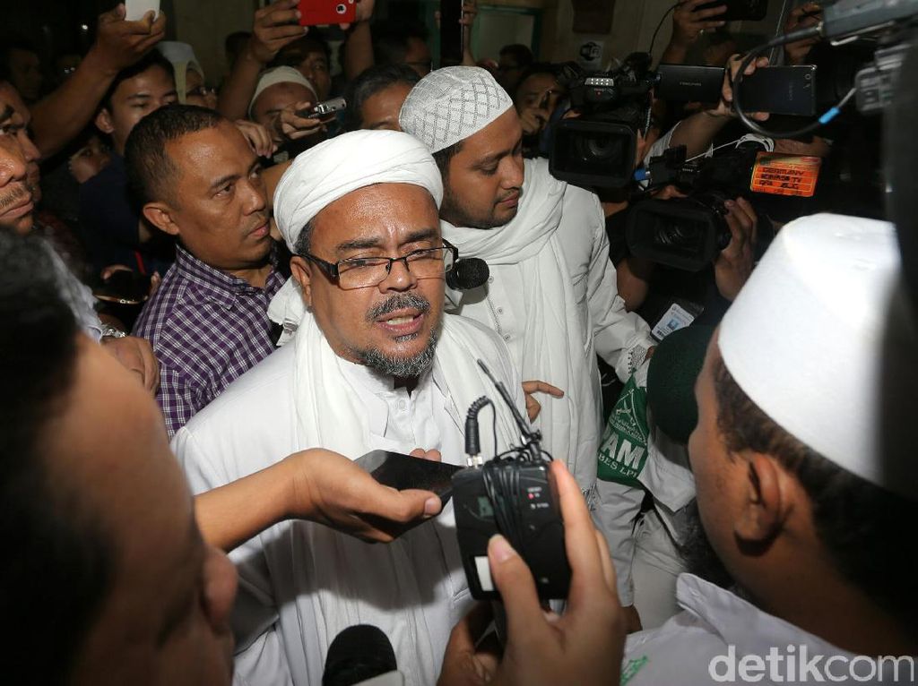 Habib Rizieq Ingatkan Penyebar Fotonya: Bisa Kena Pancung Habib Rizieq Ingatkan Penyebar Fotonya: Bisa Kena Pancung
