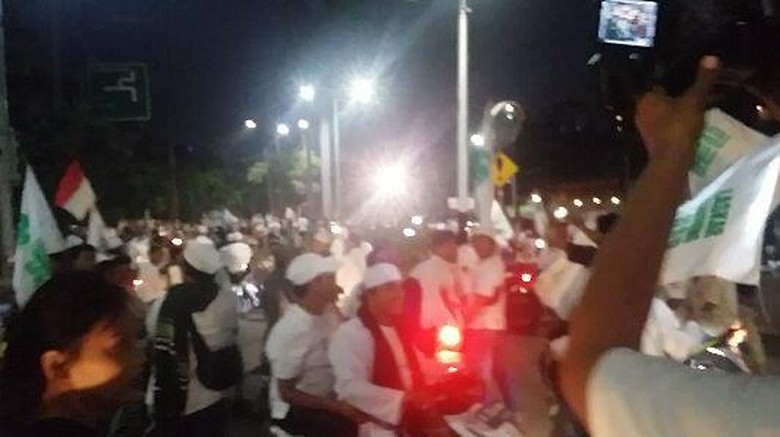 Sekelompok Orang Datangi Kompleks Rumah Ahok, Sempat Lempar Batu