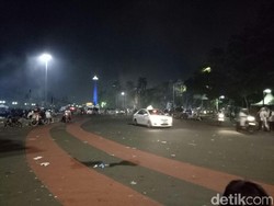 Lalin Bundaran Patung Kuda Kembali Normal, Masih Ada Pendemo Beristirahat