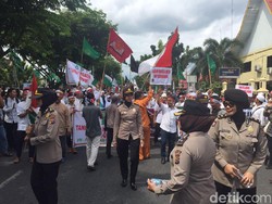 Demo 4 November di Pekanbaru, Massa Geruduk Mapolda Riau
