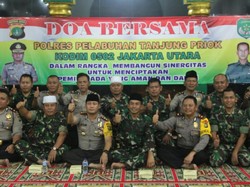 Polisi-TNI di Pelabuhan Tanjung Priok Doa Bersama untuk Keamanan Demo Besok