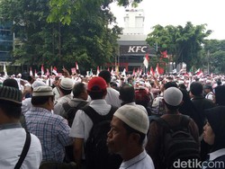 Pendemo Muncul di Belakang Istana Negara, Paspampres dan Polisi Siaga Penuh