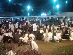 Massa Merangsek DPR, Lalin Gatot Subroto Arah Slipi Ditutup