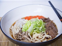 Punya Stok Mie di Rumah? Yuk, Bikin Mie Sukiyaki yang Hangat Gurih!