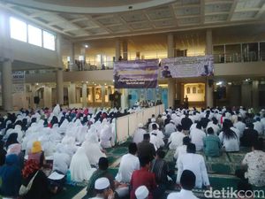 Doa Istigasah di Masjid Agung Bandung: Semoga Unjuk Rasa di Jakarta Damai
