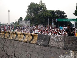 Demo 4 November, Massa Salat Jumat di Depan Istana