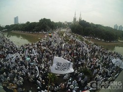 Begini Foto Ramainya Massa Pendemo 4 November di Halaman Istiqlal