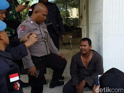 Paspampres Amankan Seseorang di Belakang Istana yang Diduga Provokator