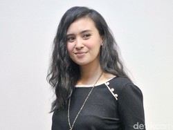 Ayushita Santai Kelola Media Sosialnya