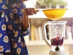 Blender Kusam dan Bau? Bersihkan dengan Cara Praktis Ini