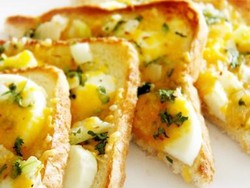 Sedang Libur di Rumah? Yuk, Bikin Egg Cheese Toast yang Gurih Creamy!