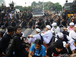 Secara Ekonomi, Siapa yang Diuntungkan dari Aksi Demo Besar di Jakarta?
