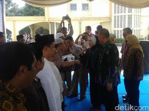 KKP Bagikan 48,8 Ton Ikan Beku Gratis Bagi Warga Jabar