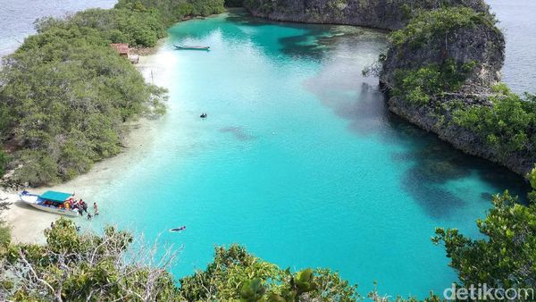 Jangan Bilang Siapa-siapa, Ada Laguna Cantik di Raja Ampat