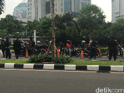 Pengamanan di Kawasan SCBD Diperketat, Motor dan Mobil Boks Diperiksa