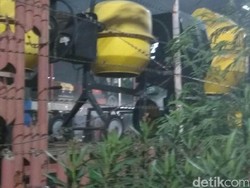 Api Muncul di AKS Penjaringan, Polisi Semprotkan Water Cannon