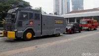 Water Cannon Disiagakan di Balai Kota DKI