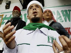 Video FPI Siapkan Makanan untuk Demonstran di Patung Kuda