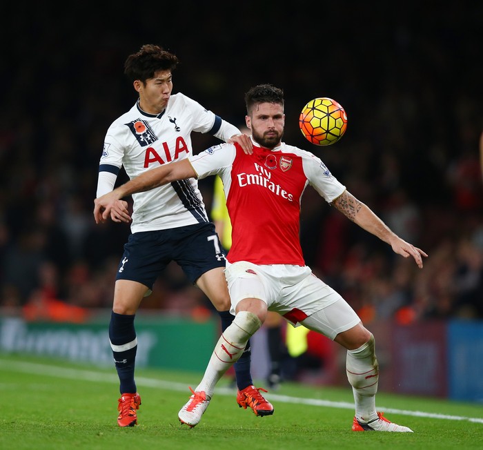 Olivier Giroud LONDON, ENGLAND - NOVEMBER 08: Olivier Giroud of Arsenal holds off Son Heung-Min of Spurs during the Barclays Premier League match between Arsenal and Tottenham Hotspur at the Emirates Stadium on November 8, 2015 in London, England. (Photo by Clive Rose/Getty Images)