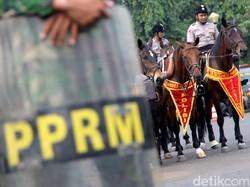 Yihaa! Polisi Berkuda Siap Jaga Pendemo di Istana