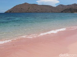 Pantai Pink yang.... Tonton Sendiri Deh!