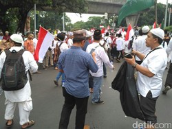 Tertibnya Demo 4 November, Jalur yang Dilewati Demonstran Bersih dari Sampah