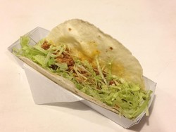 Taco Cantina: Nyam! Asyiknya Ngemil Soft Taco Isi Daging Ayam di Kafe Meksiko