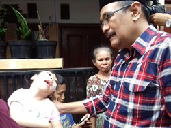 Bertemu Anak Lumpuh Otak, Djarot Sempat Tak Bisa Berkata-kata