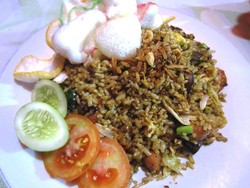 Malas Keluar Rumah? Pesan Saja 4 Makanan Enak Ini