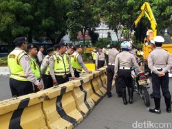 Jalan Medan Merdeka Barat ke Patung Kuda Ditutup, Bus TransJ Dialihkan