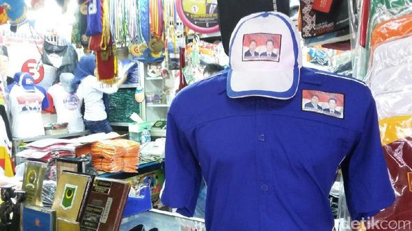 Penjualan Atribut Pilkada di Pasar Senen Masih Sepi