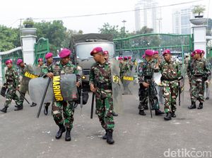 Aturan Baru: TNI/Polri Tak Bisa Isi Jabatan Sipil Aturan Baru: TNI/Polri Tak Bisa Isi Jabatan Sipil