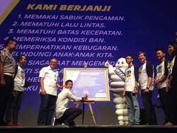 Turut Kampanyekan Keselamatan Berkendara, Rio Haryanto Muncul di Sarinah